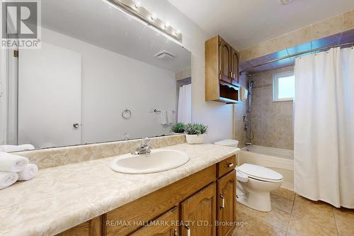 690 Adelaide Avenue E, Oshawa, ON - Indoor Photo Showing Bathroom