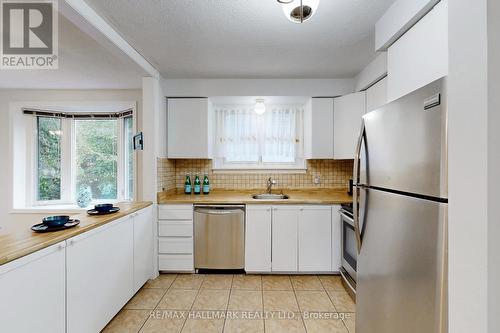 690 Adelaide Avenue E, Oshawa, ON - Indoor Photo Showing Kitchen