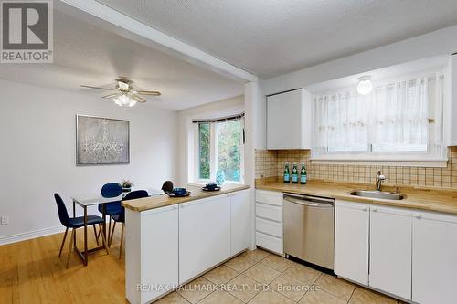 690 Adelaide Avenue E, Oshawa, ON - Indoor Photo Showing Kitchen