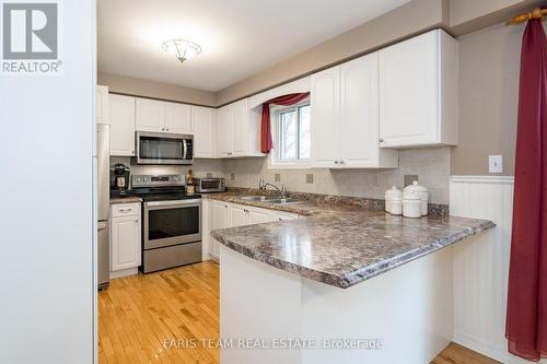 186 Hanmer Street W, Barrie, ON - Indoor Photo Showing Kitchen With Double Sink