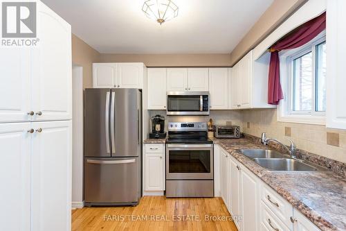 186 Hanmer Street W, Barrie, ON - Indoor Photo Showing Kitchen With Double Sink