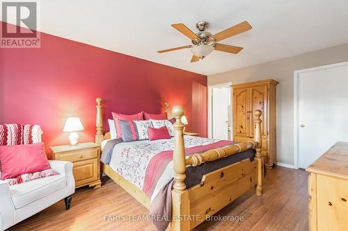 186 Hanmer Street W, Barrie, ON - Indoor Photo Showing Bedroom