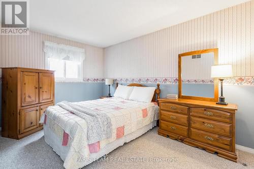 186 Hanmer Street W, Barrie, ON - Indoor Photo Showing Bedroom