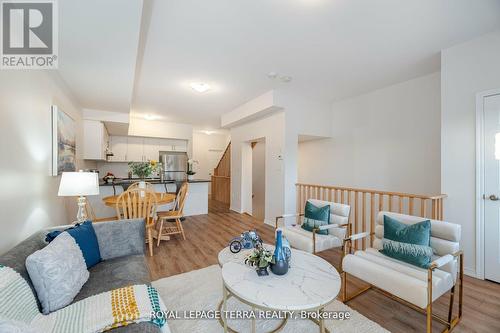 199 Royal Northern Path, Oshawa, ON - Indoor Photo Showing Living Room