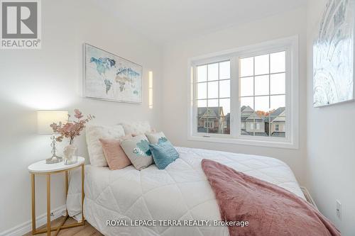 199 Royal Northern Path, Oshawa, ON - Indoor Photo Showing Bedroom