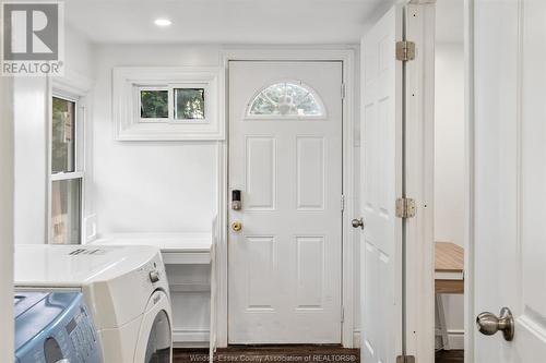 375 Bridge, Windsor, ON - Indoor Photo Showing Laundry Room