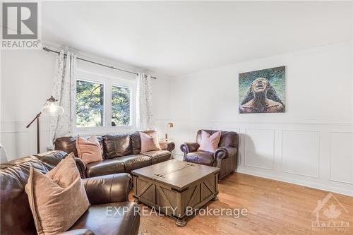 1375 County 18 Road, Prescott And Russell, ON - Indoor Photo Showing Living Room