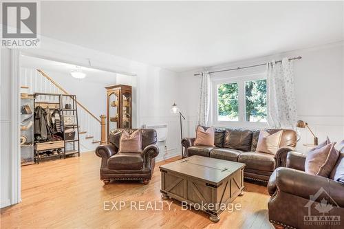 1375 County 18 Road, Prescott And Russell, ON - Indoor Photo Showing Living Room