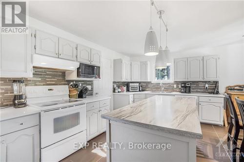 1375 County 18 Road, Prescott And Russell, ON - Indoor Photo Showing Kitchen