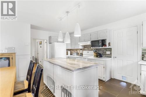 1375 County 18 Road, Prescott And Russell, ON - Indoor Photo Showing Kitchen