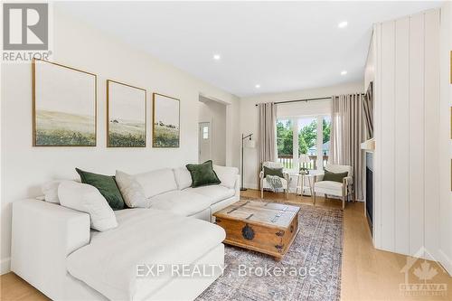 20379 Eigg Road, North Glengarry, ON - Indoor Photo Showing Living Room