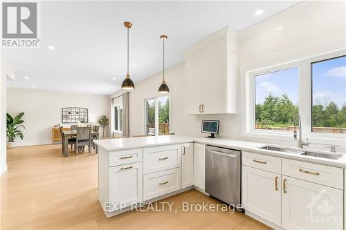 20379 Eigg Road, North Glengarry, ON - Indoor Photo Showing Kitchen With Upgraded Kitchen