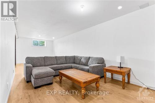 20379 Eigg Road, North Glengarry, ON - Indoor Photo Showing Living Room