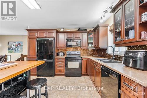 17372 Cameron Road, South Stormont, ON - Indoor Photo Showing Kitchen With Double Sink