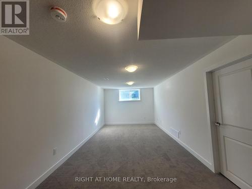 32 Overberg Way, Kanata (9010 - Kanata - Emerald Meadows/Trailwest), ON - Indoor Photo Showing Other Room