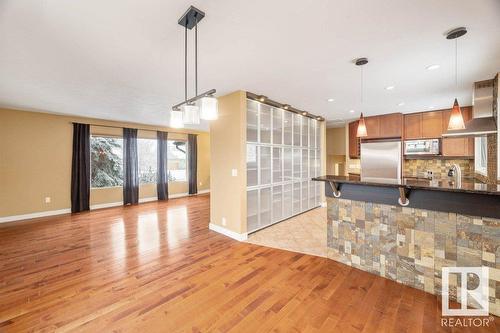 9407 74 St Nw, Edmonton, AB - Indoor Photo Showing Kitchen