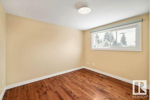 9407 74 St Nw, Edmonton, AB - Indoor Photo Showing Other Room