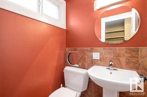 9407 74 St Nw, Edmonton, AB - Indoor Photo Showing Bathroom