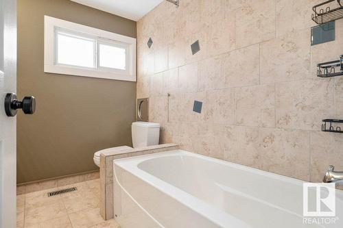 9407 74 St Nw, Edmonton, AB - Indoor Photo Showing Bathroom