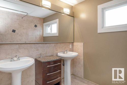 9407 74 St Nw, Edmonton, AB - Indoor Photo Showing Bathroom