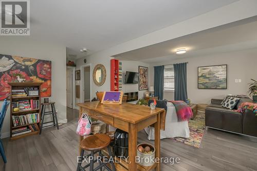 1467 Mclarenwood Terrace, London, ON - Indoor Photo Showing Living Room