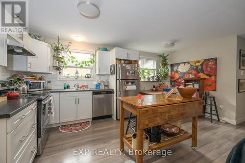 1467 Mclarenwood Terrace, London, ON - Indoor Photo Showing Kitchen