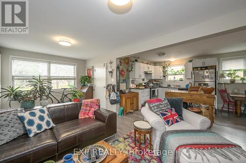 1467 Mclarenwood Terrace, London, ON - Indoor Photo Showing Living Room