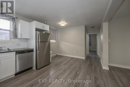 1467 Mclarenwood Terrace, London, ON - Indoor Photo Showing Kitchen