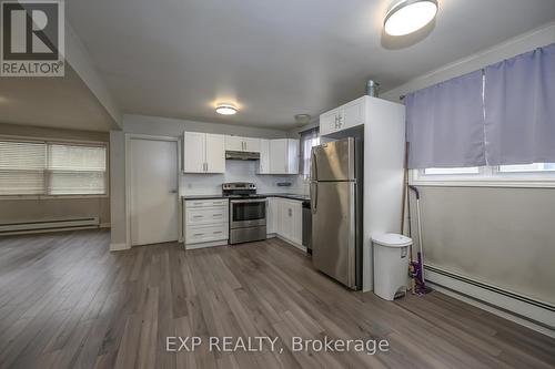 1467 Mclarenwood Terrace, London, ON - Indoor Photo Showing Kitchen