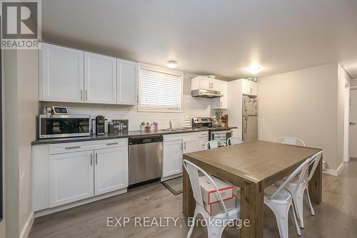 1467 Mclarenwood Terrace, London, ON - Indoor Photo Showing Kitchen