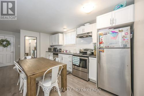 1467 Mclarenwood Terrace, London, ON - Indoor Photo Showing Kitchen