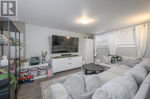 1467 Mclarenwood Terrace, London, ON - Indoor Photo Showing Living Room