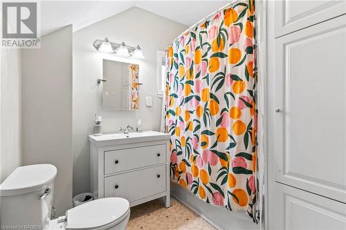 Upstairs 4 Pc bathroom in original house - 595 11Th Avenue, Hanover, ON - Indoor Photo Showing Bathroom