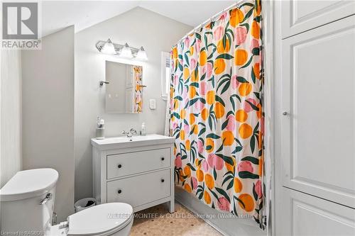 595 11Th Avenue, Hanover, ON - Indoor Photo Showing Bathroom