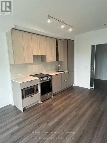 1607 - 3883 Quartz Road, Mississauga, ON - Indoor Photo Showing Kitchen