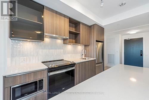 306 - 395 Dundas Street W, Oakville, ON - Indoor Photo Showing Kitchen With Upgraded Kitchen