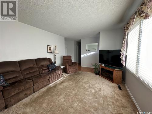 11 King Crescent, Humboldt, SK - Indoor Photo Showing Living Room