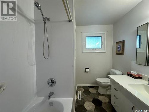 11 King Crescent, Humboldt, SK - Indoor Photo Showing Bathroom