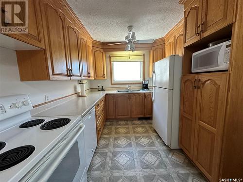 11 King Crescent, Humboldt, SK - Indoor Photo Showing Kitchen