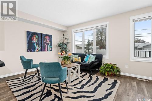 402 940 Bradley Street, Moose Jaw, SK - Indoor Photo Showing Living Room