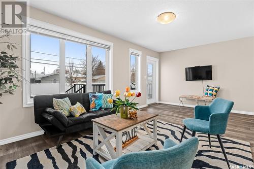 402 940 Bradley Street, Moose Jaw, SK - Indoor Photo Showing Living Room