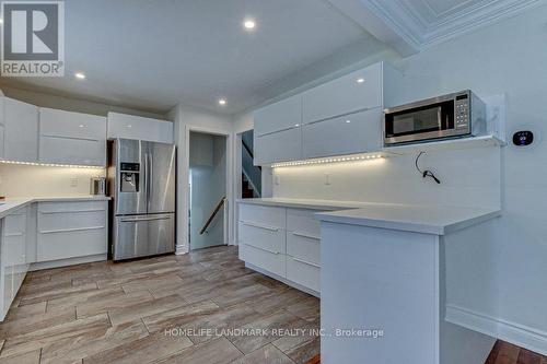 7 Meridene Crescent E, London, ON - Indoor Photo Showing Kitchen