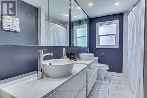 7 Meridene Crescent E, London, ON - Indoor Photo Showing Bathroom