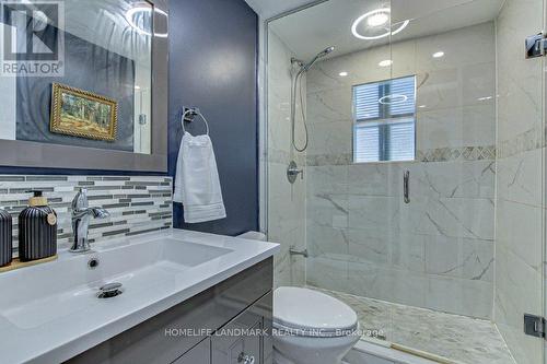 7 Meridene Crescent E, London, ON - Indoor Photo Showing Bathroom