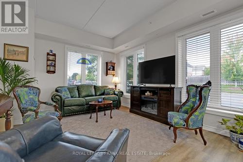 119 - 290 Liberty Street N, Clarington (Bowmanville), ON - Indoor Photo Showing Living Room