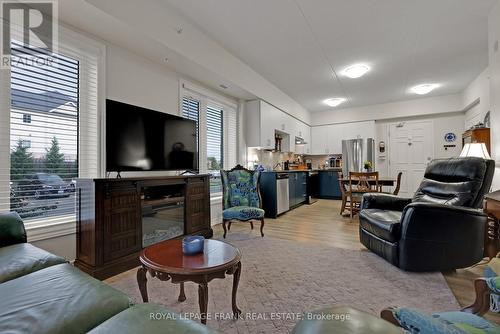 119 - 290 Liberty Street N, Clarington (Bowmanville), ON - Indoor Photo Showing Living Room