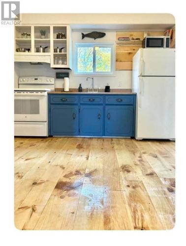 3 Eight Avenue, Pasadena, NL - Indoor Photo Showing Kitchen