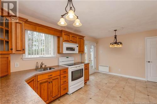 275 Cousteau, Dieppe, NB - Indoor Photo Showing Kitchen