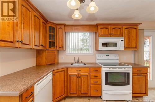 275 Cousteau, Dieppe, NB - Indoor Photo Showing Kitchen