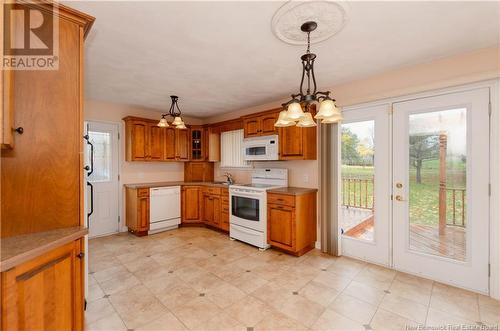 275 Cousteau, Dieppe, NB - Indoor Photo Showing Kitchen